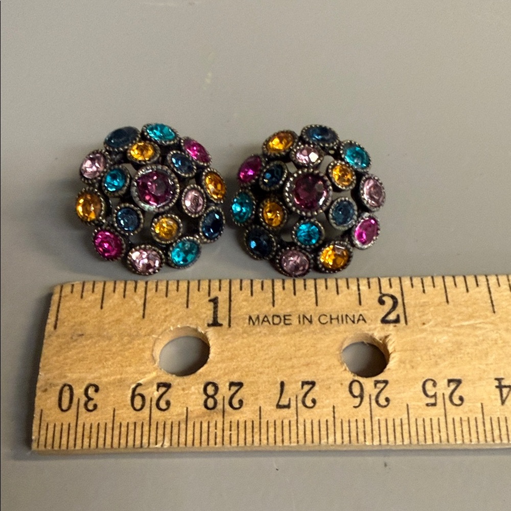 Vintage Avon Domed Clip On Earrings With Multicolored Stones Jewelry - Picture 2 of 13